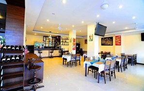 Breakfast, lunch, dinner and brunch served - Arita Hotel (Patong)