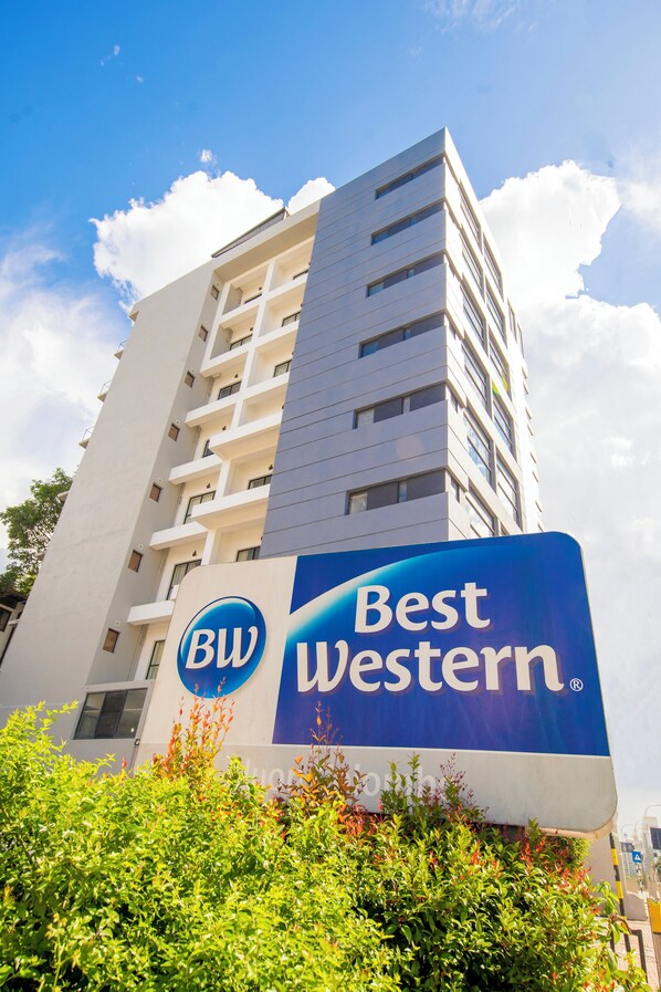 Front of property - Best Western Elyon Colombo (Colombo)