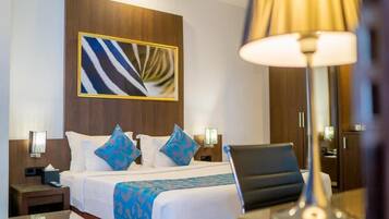 Cofres nos quartos, escrivaninha, quartos à prova de som