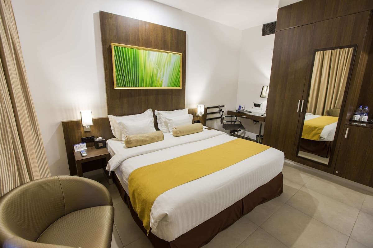 In-room safe, desk, soundproofing, iron/ironing board