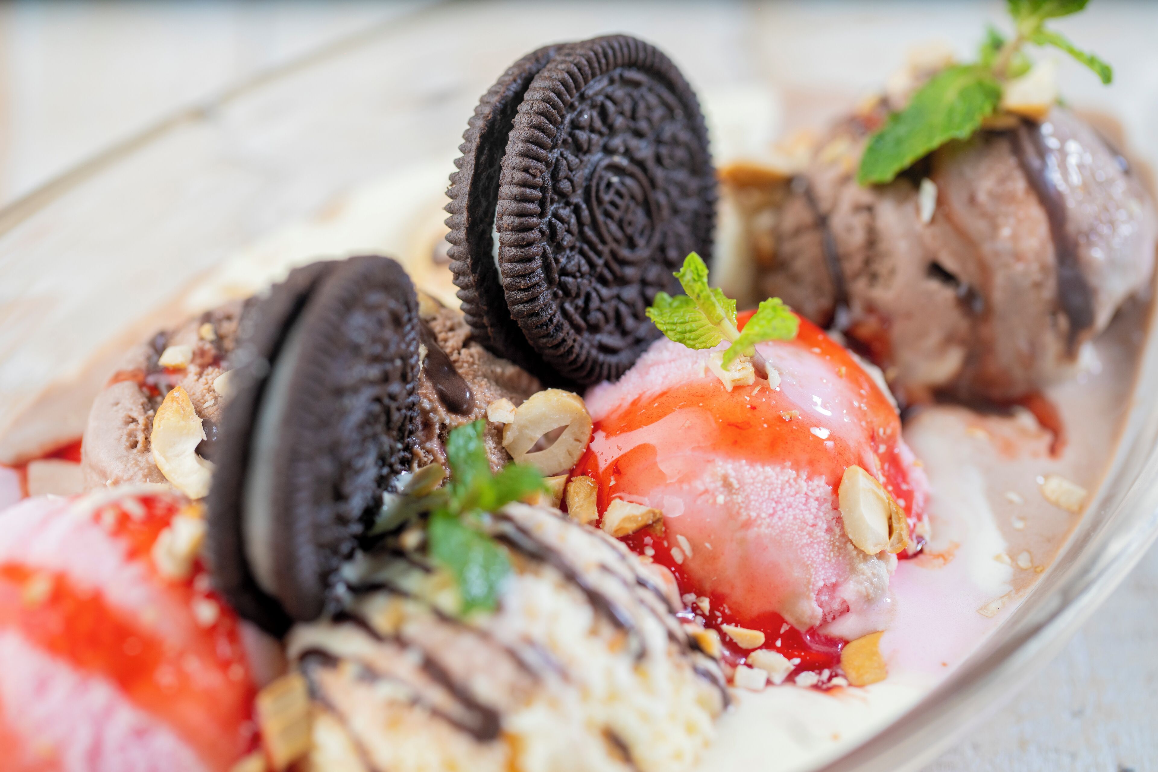 A dessert with ice cream, strawberries, and cookies.