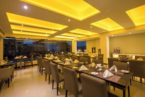 Breakfast, lunch and dinner served - Best Western Elyon Colombo (Colombo)