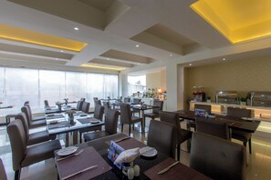 Se sirven desayunos, comidas, cenas y cocina local 