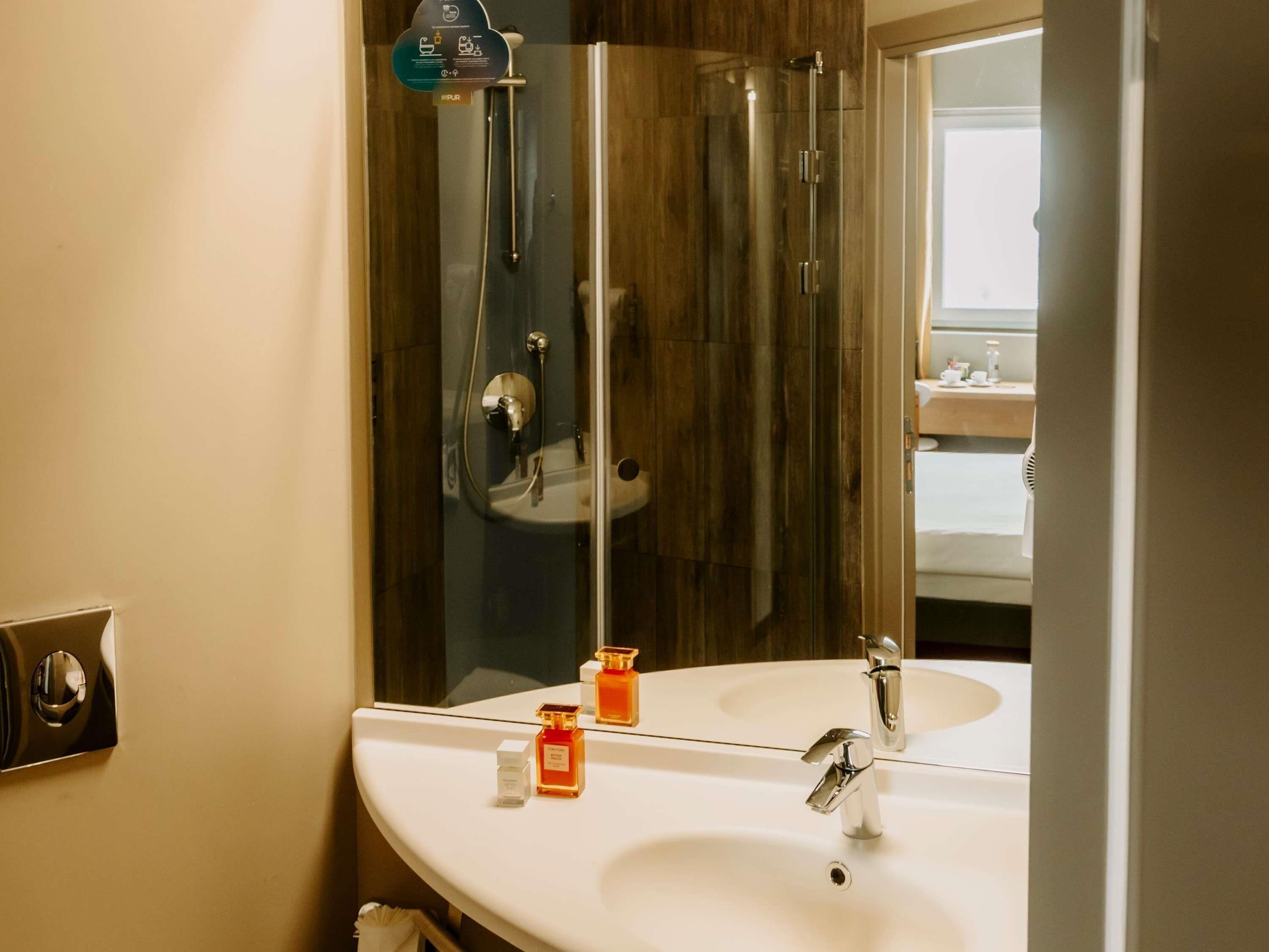 Habitación superior, 1 cama doble | Minibar, escritorio, espacio para trabajar con un portátil