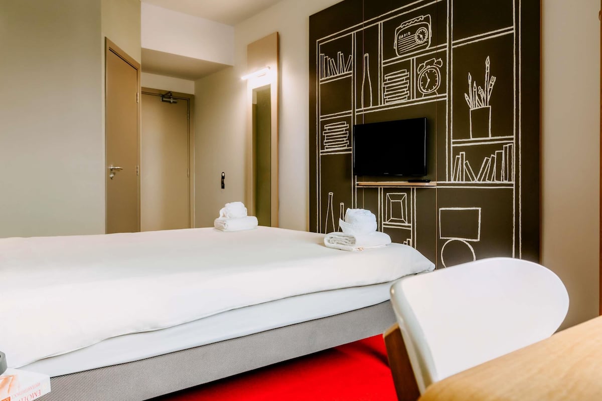 superior room, 1 double bed | minibar, desk, laptop workspace, soundproofing