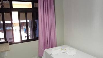 Kamar Single Standar, 1 Tempat Tidur Twin | Minibar, meja kerja, Wi-Fi gratis, dan seprai linen