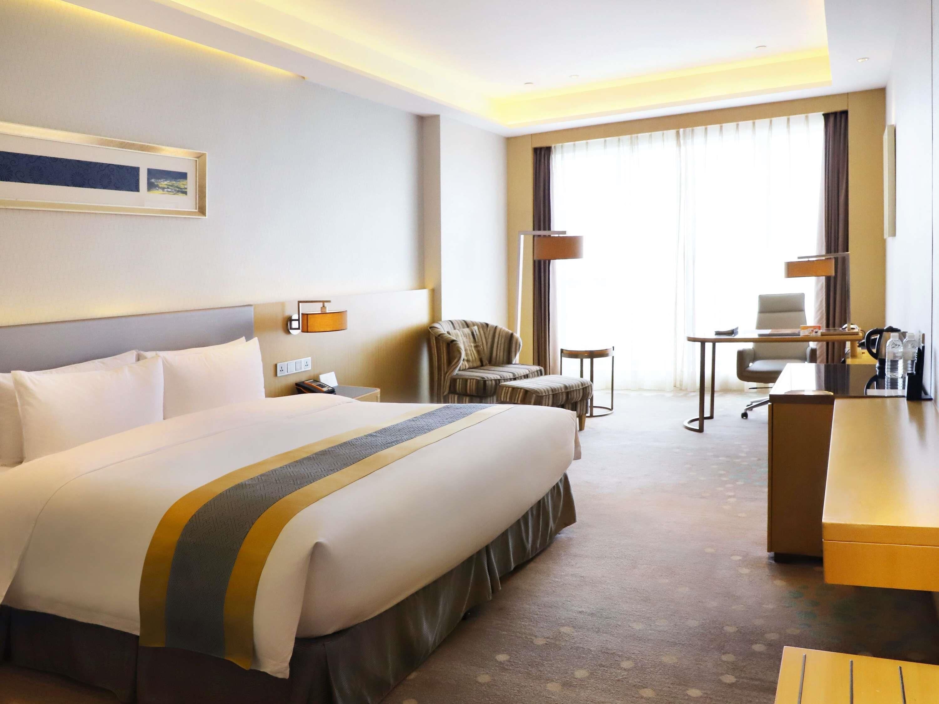 Deluxe Room, 1 King Bed | Premium bedding, minibar, in-room safe, blackout drapes