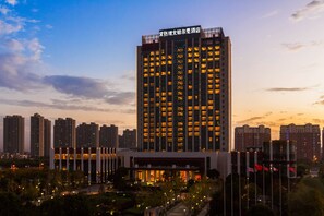 Front of property - evening/night - Pullman Changshu Leeman (Suzhou)