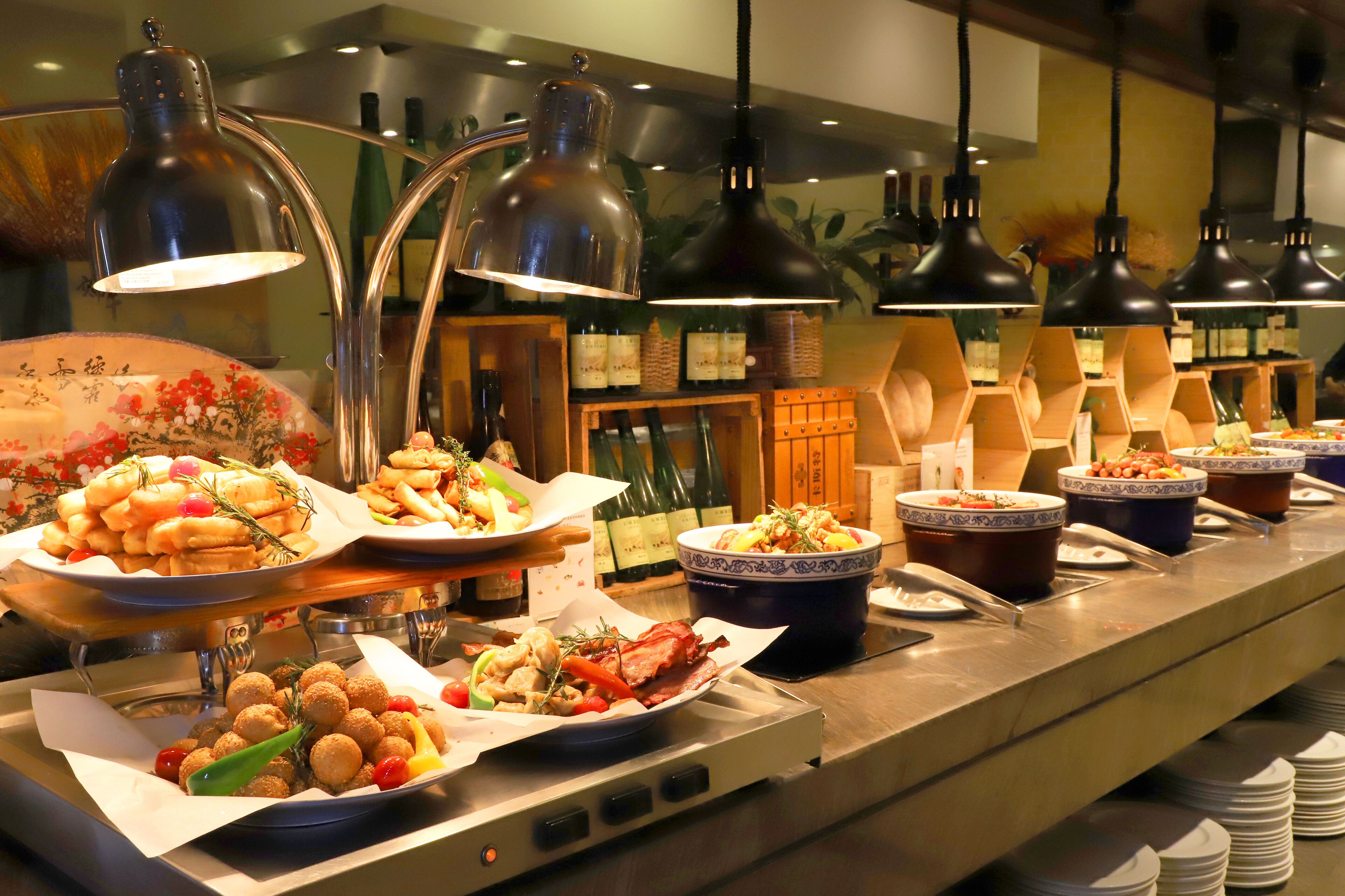 daily buffet breakfast (cny 168 per person)
