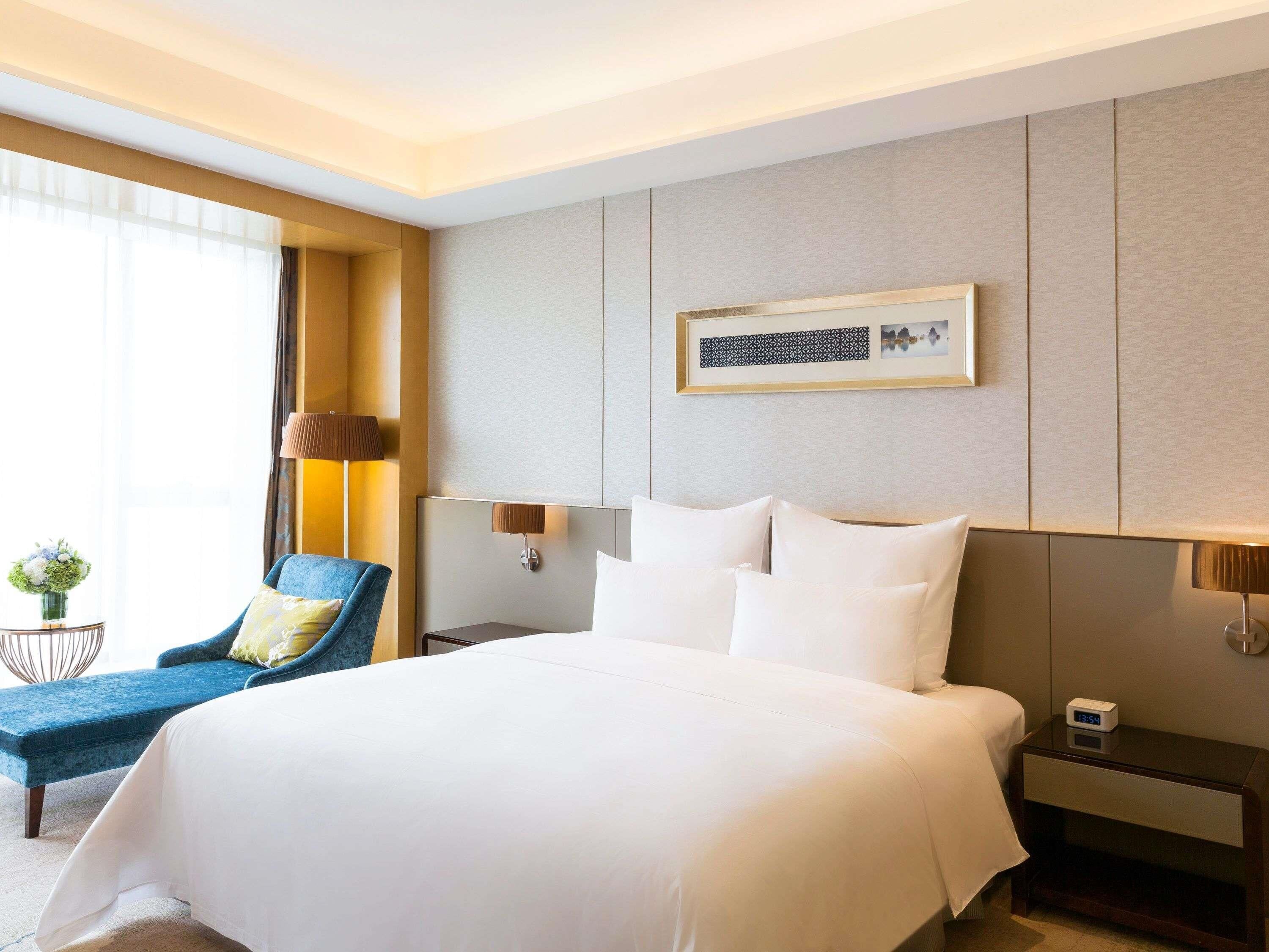 Executive Suite, 1 King Bed | Premium bedding, minibar, in-room safe, blackout drapes