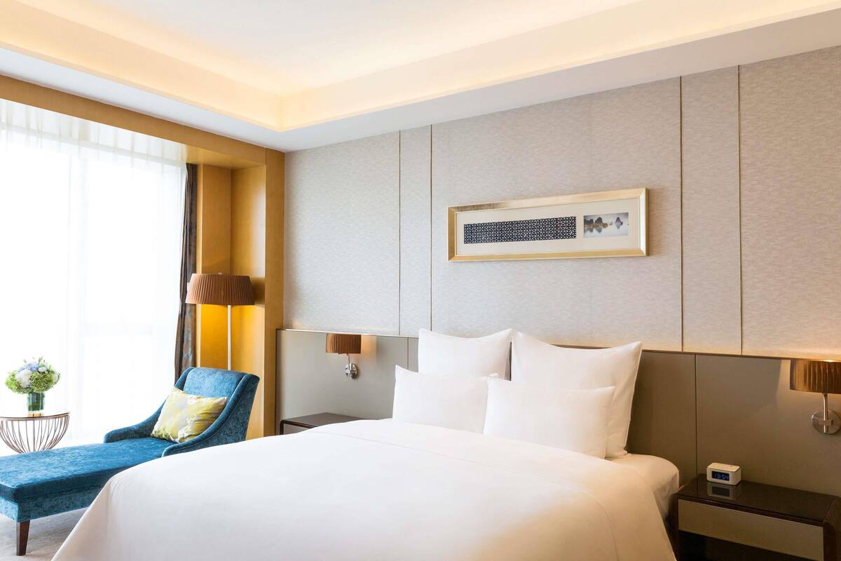 1 bedroom, premium bedding, minibar, in-room safe