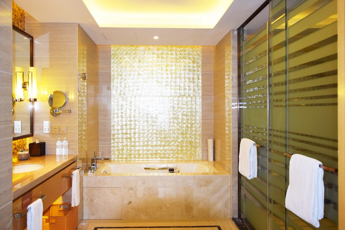 1 bedroom, premium bedding, minibar, in-room safe