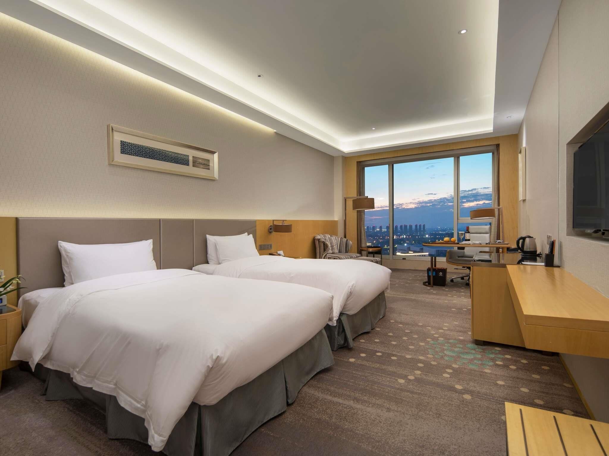 Superior Twin Room, 2 Twin Beds | Premium bedding, minibar, in-room safe, blackout drapes