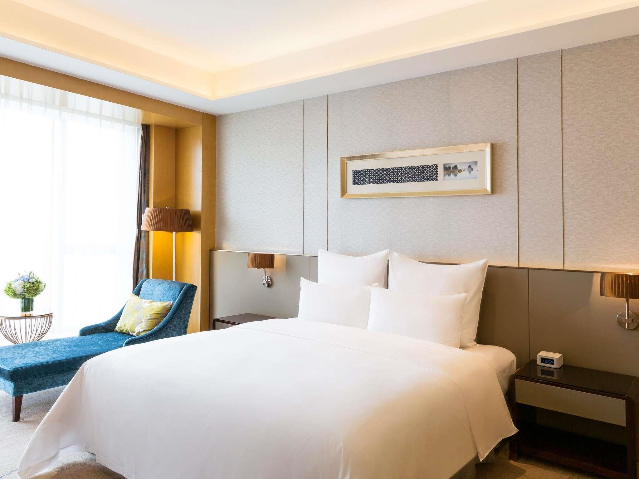 Executive Suite, 1 King Bed | Premium bedding, minibar, in-room safe, blackout drapes