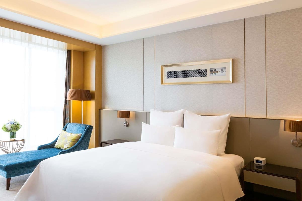 Executive Suite, 1 King Bed | Premium bedding, minibar, in-room safe, blackout drapes