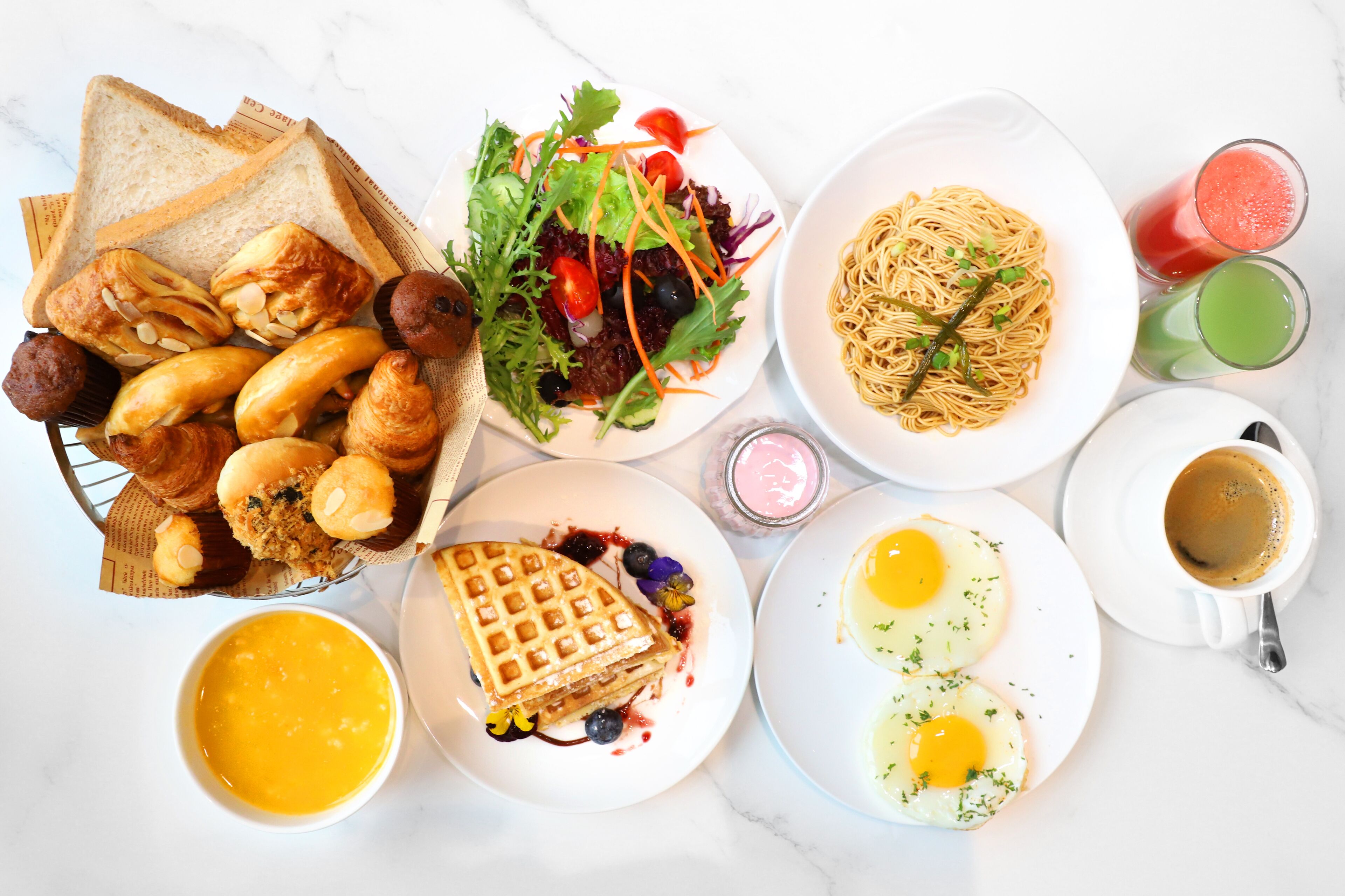 daily buffet breakfast (cny 168 per person)