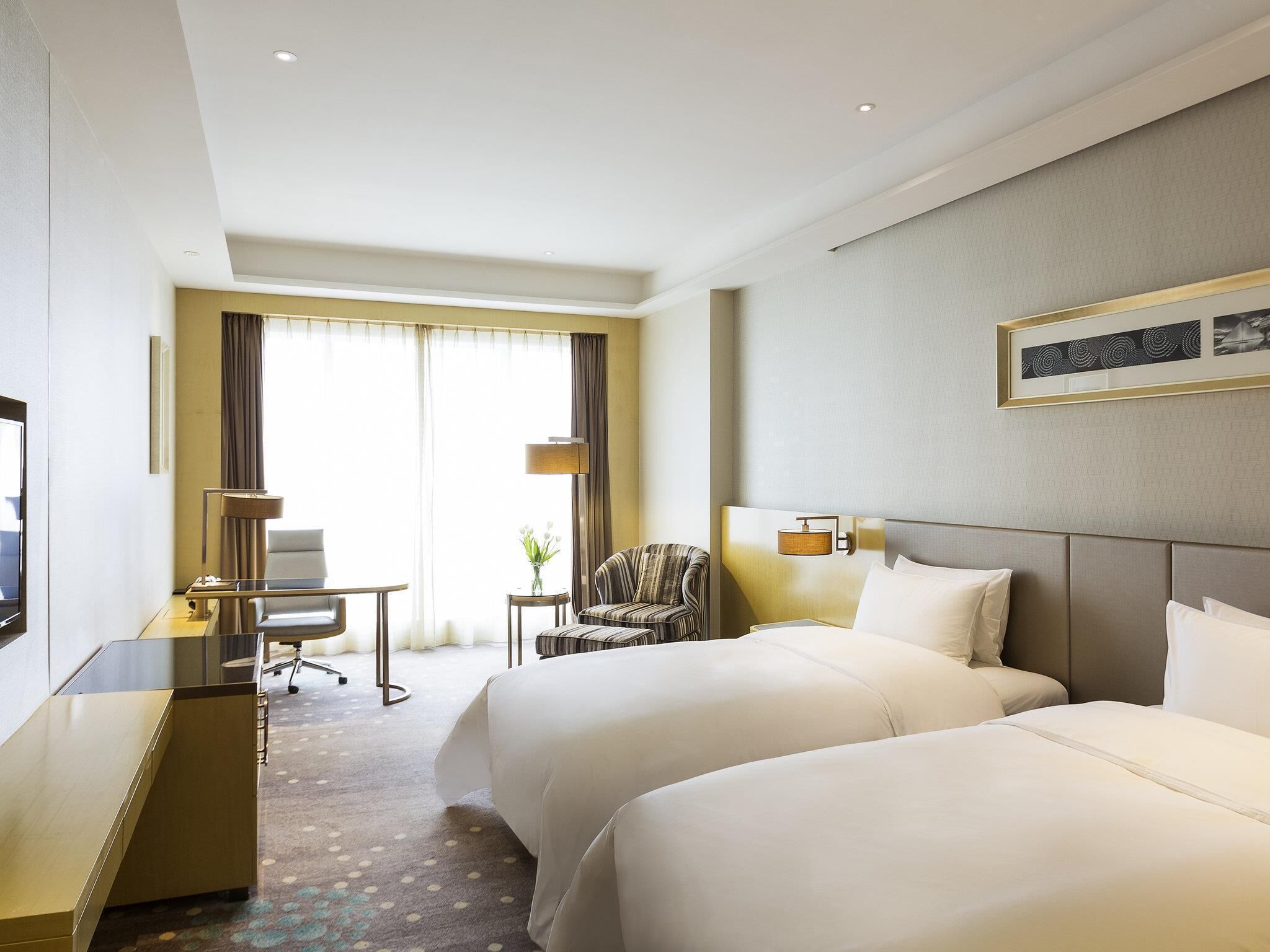 Deluxe Twin Room, 2 Twin Beds | Premium bedding, minibar, in-room safe, blackout drapes