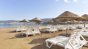 Free beach shuttle, sun-loungers, beach umbrellas, beach towels