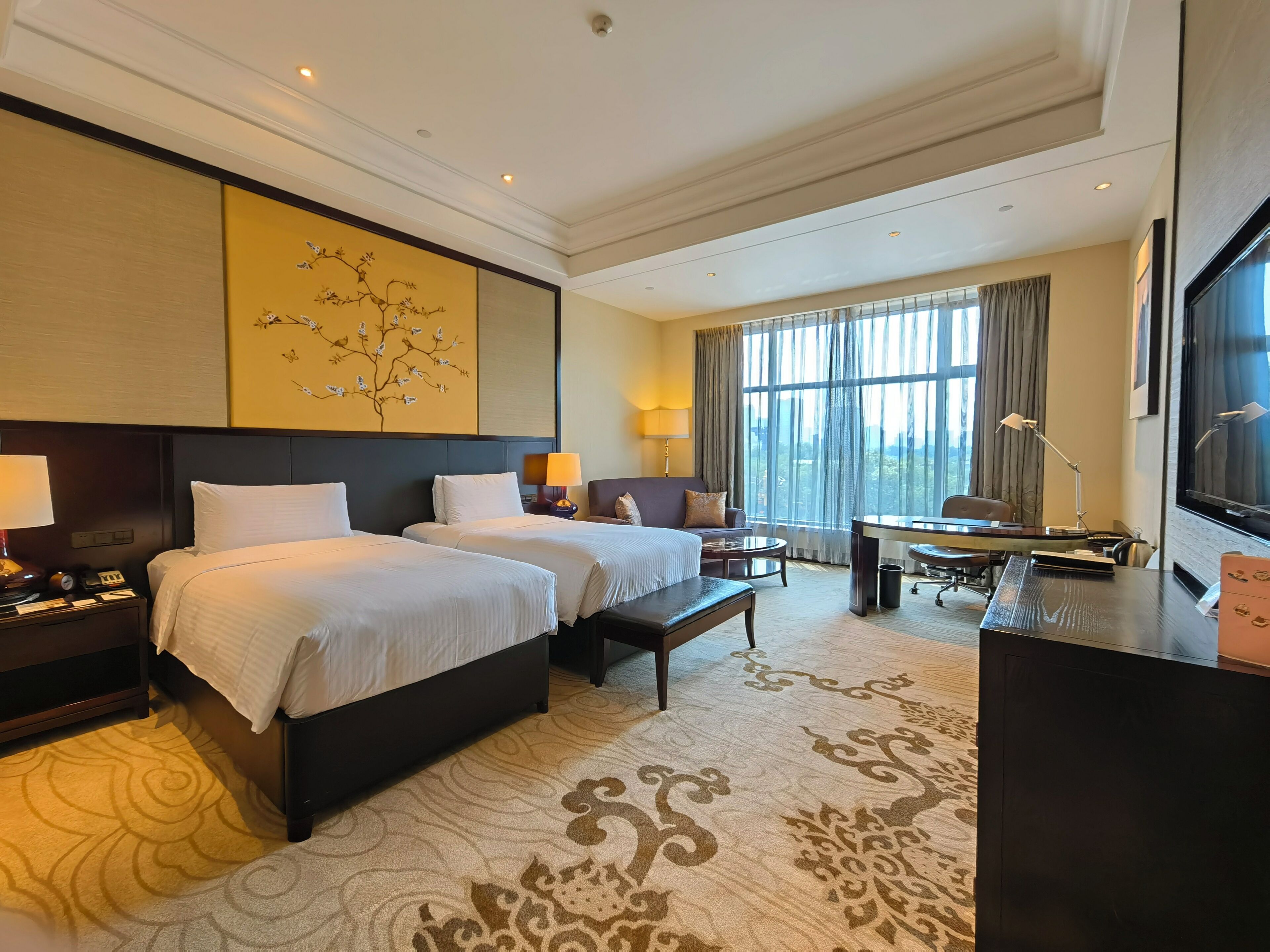 deluxe merge bed | down duvets, in-room safe, desk, blackout curtains