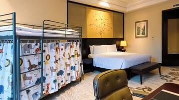 Down duvets, in-room safe, desk, blackout curtains