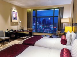 Room, 1 King Bed (Grand View) | Down comforters, in-room safe, desk, blackout drapes