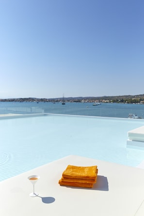 Suite, uitzicht op zee (Luux, Shared Plunge Pool) | Terras