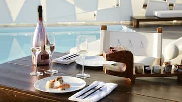 2 restaurants, breakfast, lunch, dinner served; international cuisine