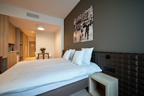 Hypo-allergenic bedding, minibar, in-room safe, desk - C-Hotels Westwing (Roeselare)