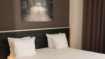 Kamer (Superior room) | Hypoallergeen beddengoed, een minibar, een kluis op de kamer, een bureau