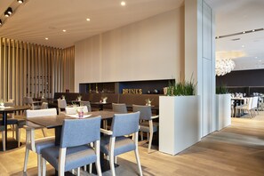 Déjeuner et dîner servis sur place, spécialités Cuisine belge