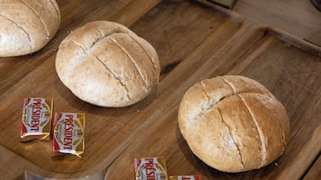 Daily full breakfast (EUR 25 per person)