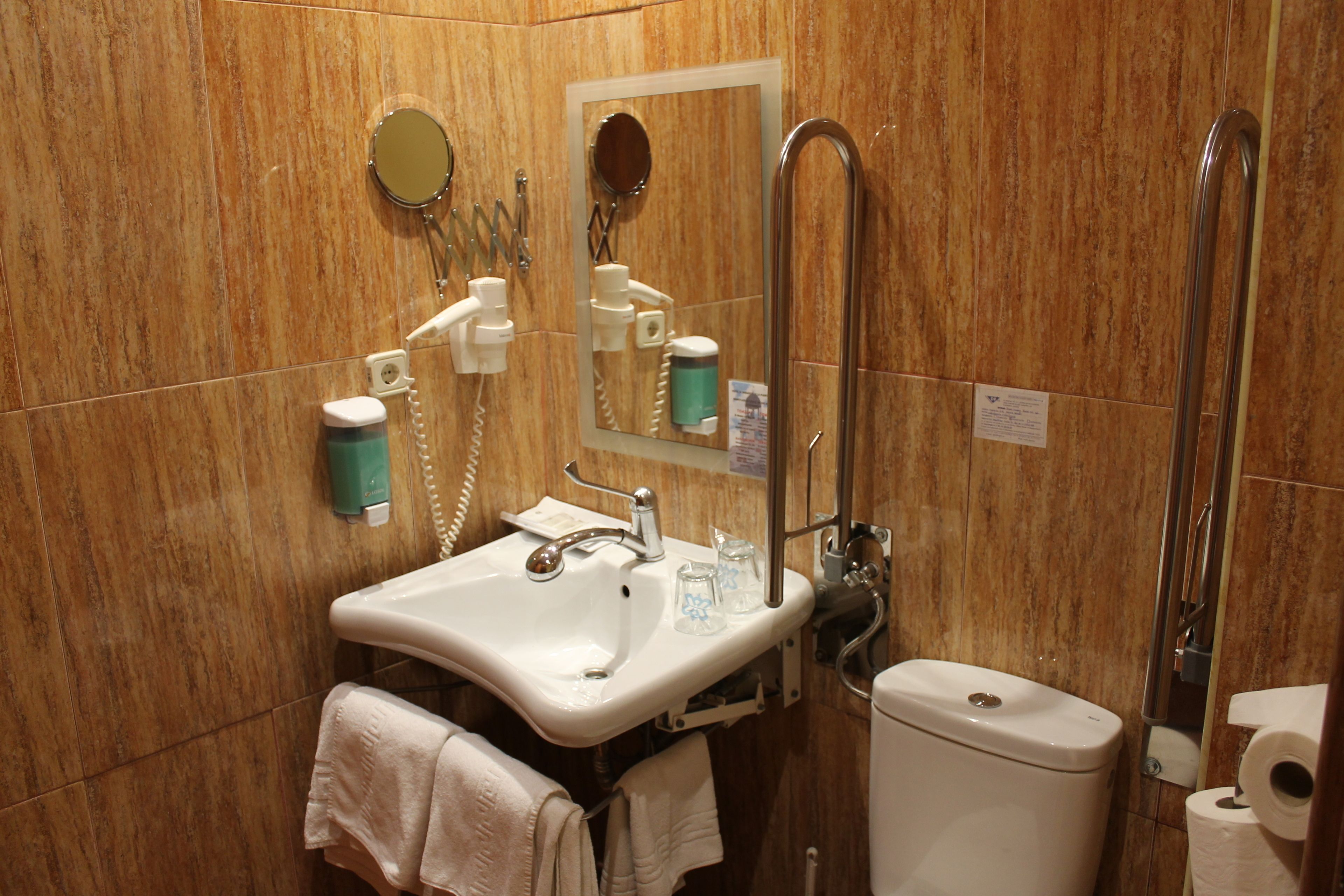 double room single use | bathroom | hydromassage showerhead, free toiletries, hair dryer, towels