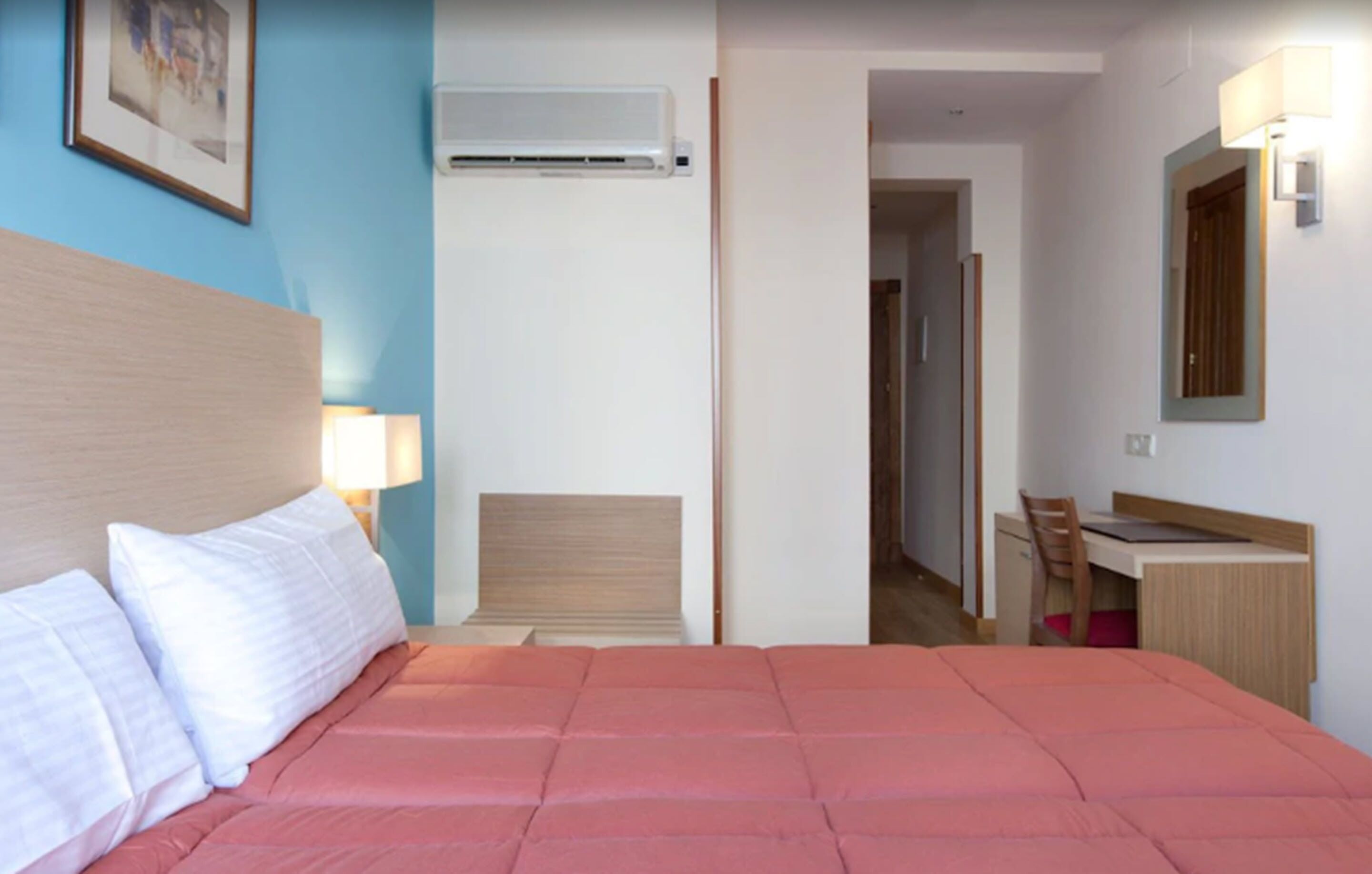 premium bedding, down duvets, in-room safe, desk