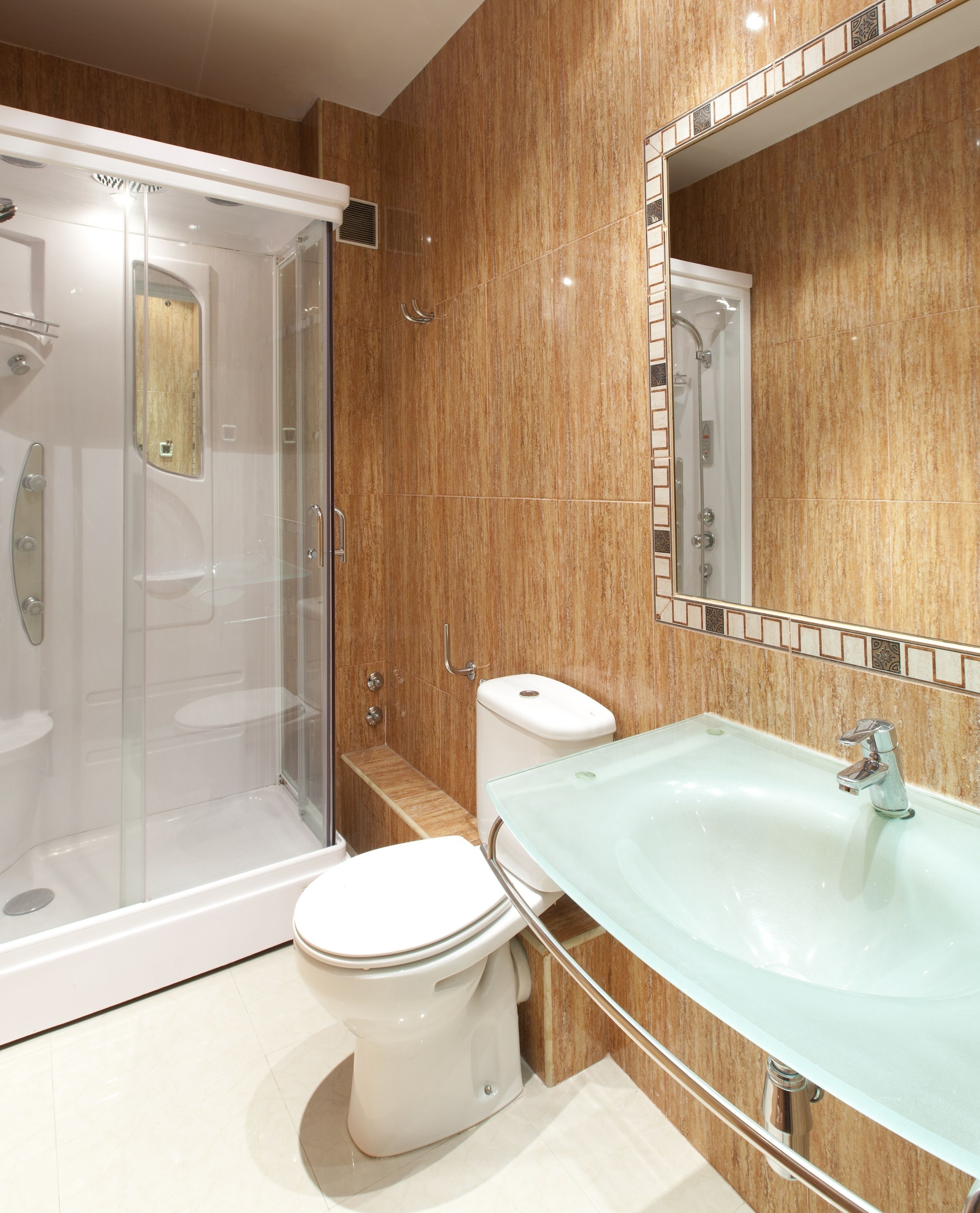 hydromassage showerhead, free toiletries, hair dryer, towels