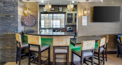Best Western Plus Emerald Inn & Suites