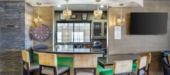 Best Western Plus Emerald Inn & Suites