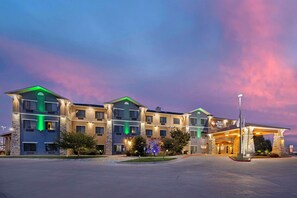 Exterior - Best Western Plus Emerald Inn & Suites (Garden City)