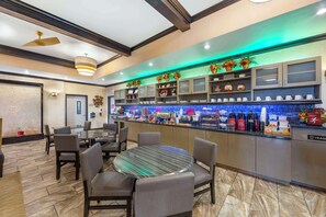 Free full breakfast - Best Western Plus Emerald Inn & Suites (Garden City)