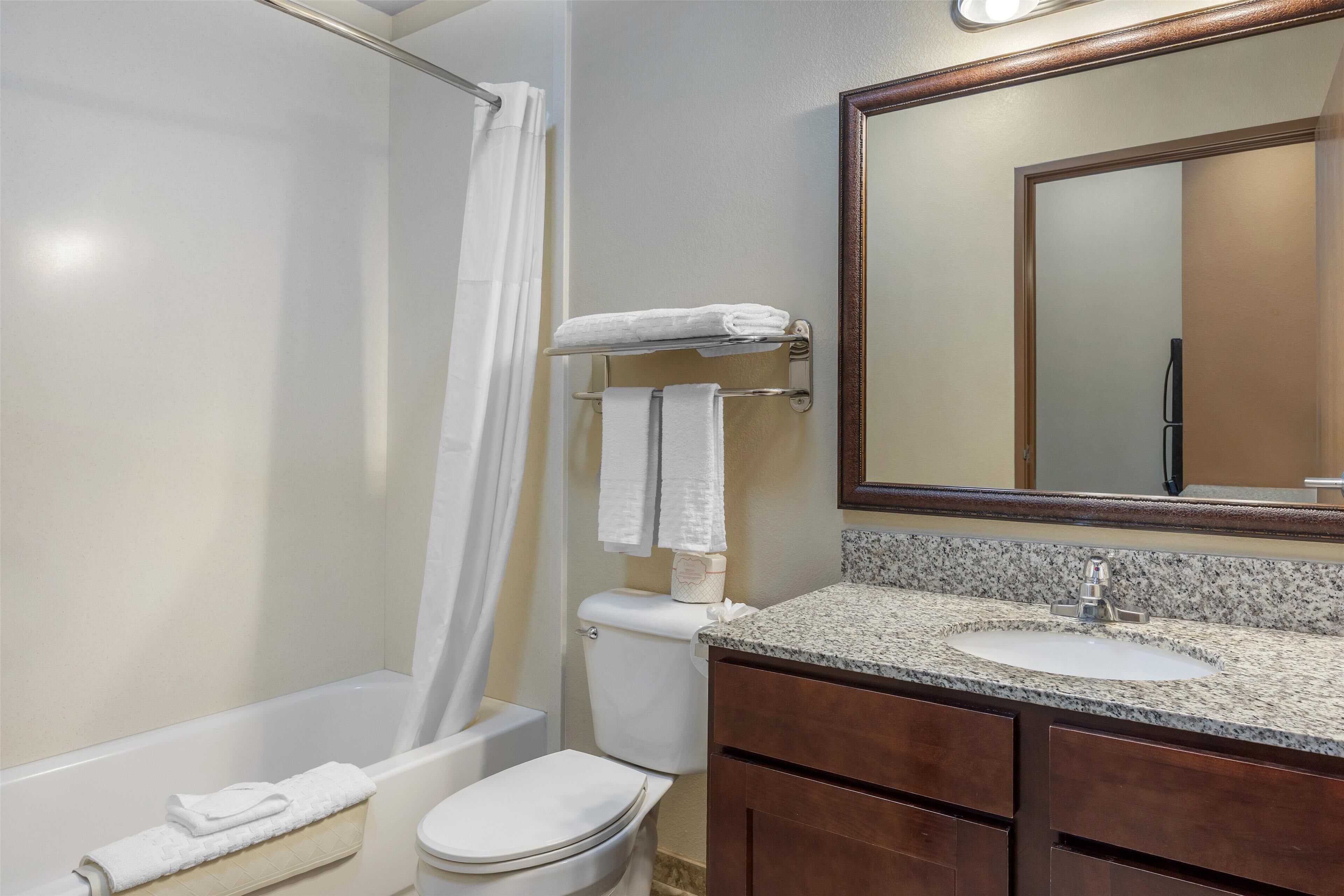 standard room, 1 king bed, non smoking, kitchenette | bathroom | combined shower/bathtub, free toiletries, hair dryer, towels