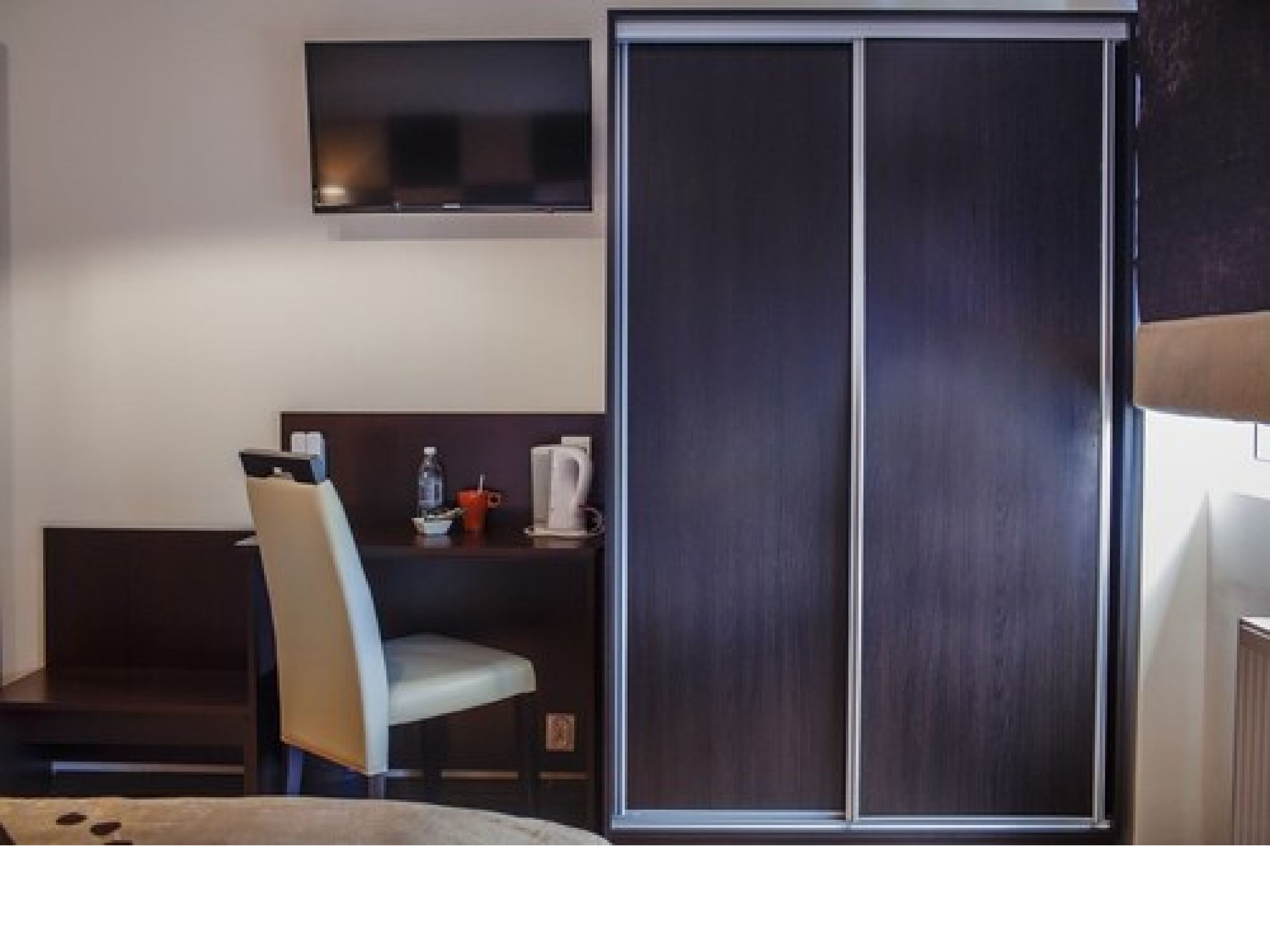 32-inch lcd tv with digital channels, tv