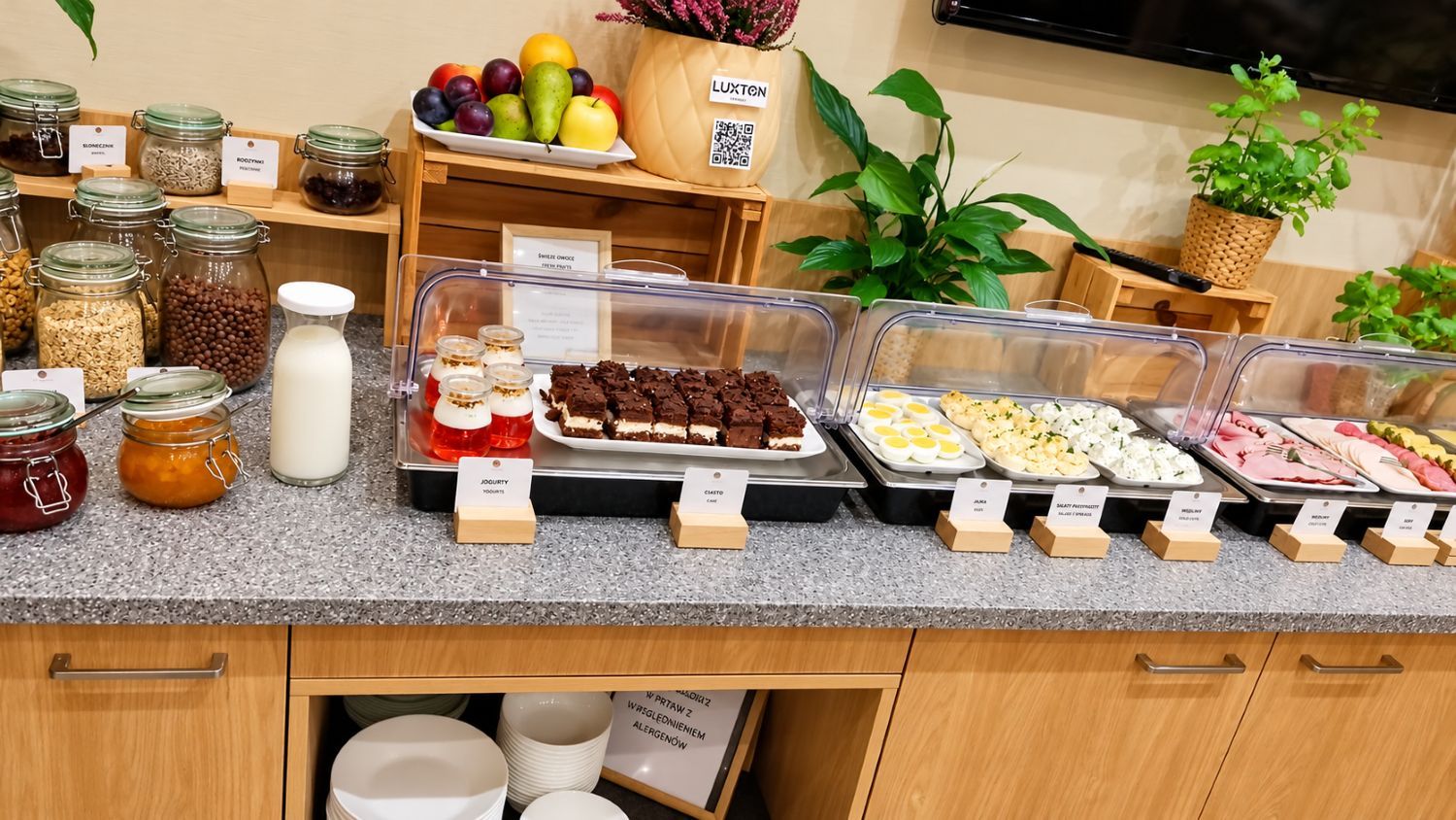 A buffet with various food items and a QR code for payment.