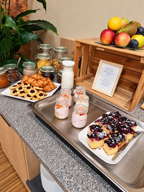 A breakfast buffet with pastries, fruits, and dairy products. - Boutique Hotels (Bytom)