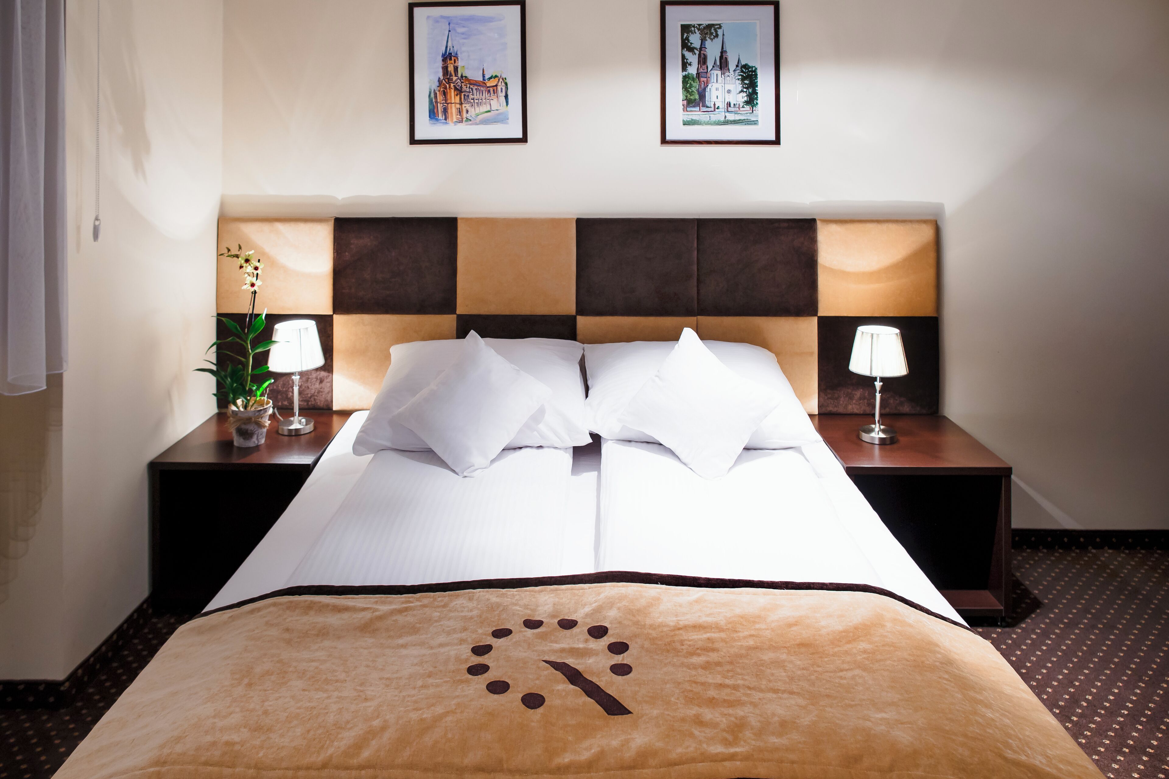 Classic Studio Suite | Desk, blackout drapes, iron/ironing board, free WiFi