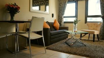 Comfort-suite | Stue | 32-tommers LCD-tv med kabelkanaler, tv