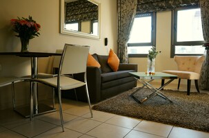 Comfort Suite | Living room | 32-inch LCD TV with cable channels, TV