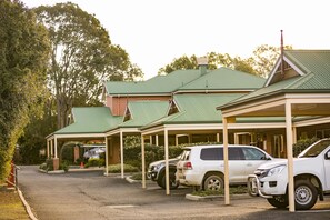 Free self parking - Nightcap at Federal Hotel Toowoomba (East Toowoomba)