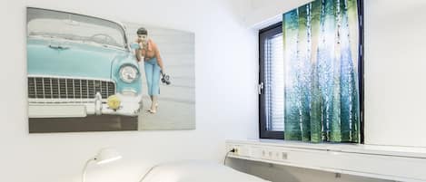 herbergi - sameiginlegt baðherbergi | Rúmföt af bestu gerð, ókeypis þráðlaus nettenging