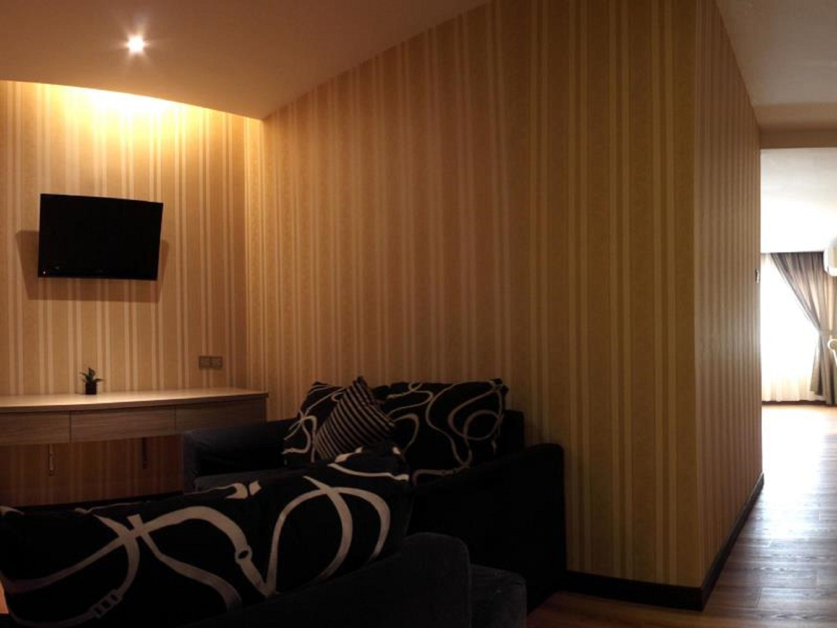 주니어 스위트 | 책상, 암막 커튼, 다리미/다리미판, 무료 WiFi