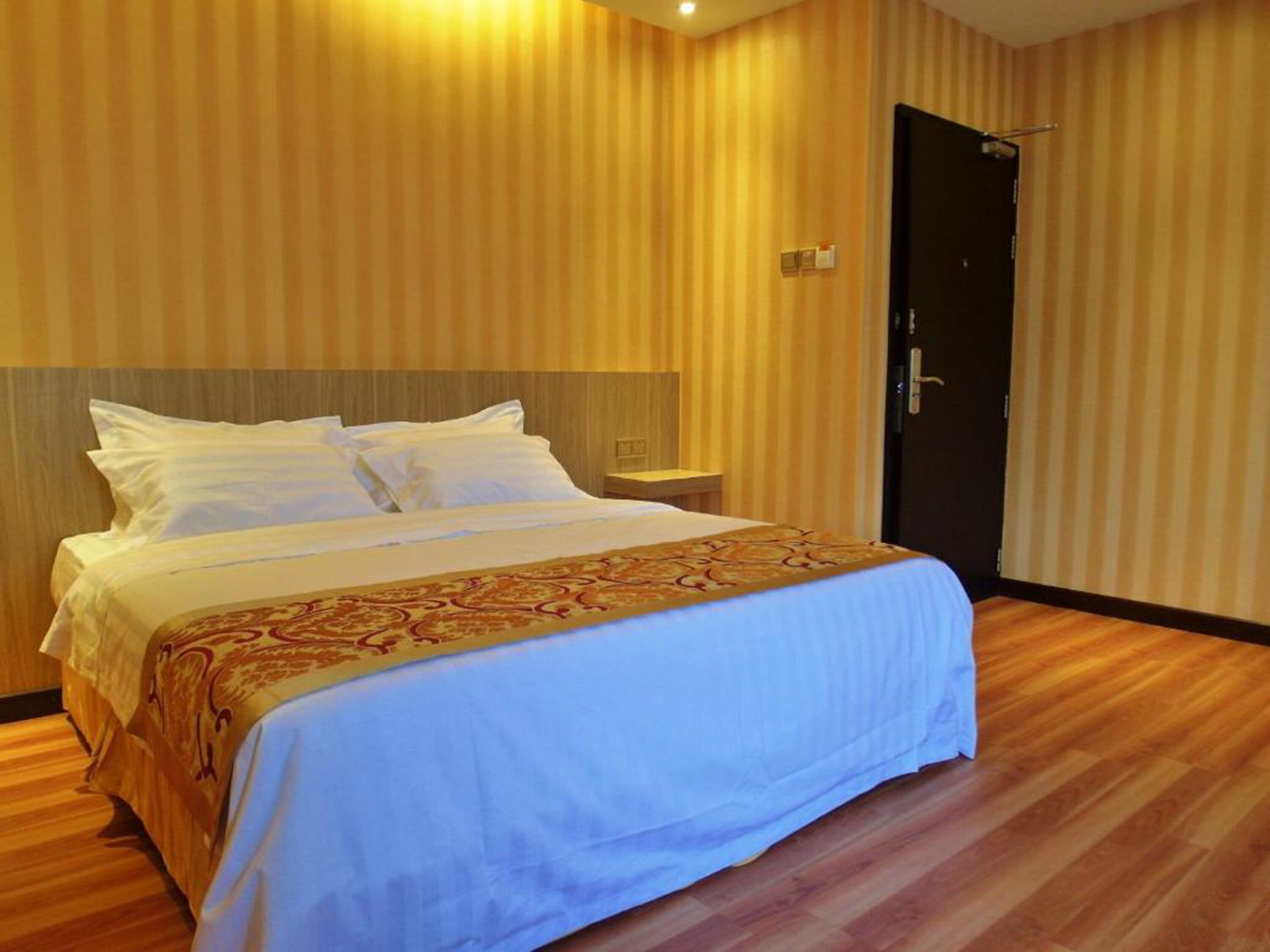 superior king room | view from room