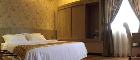 Desk, blackout curtains, iron/ironing board, free WiFi